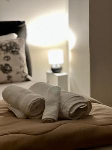 Un pat sau paturi într-o cameră la La Tombola