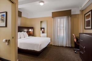 a hotel room with a bed and a window at Best Western Syracuse Downtown Hotel and Suites in Syracuse