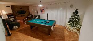 Biliár nebo kulečník v ubytování Villa Sorella Baranja