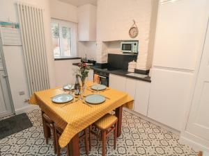 Køkken eller tekøkken på Saints Cottage