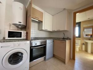 Kuchnia lub aneks kuchenny w obiekcie Apartment near beach with pools in Spain