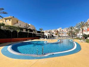 una piscina en medio de un complejo en Lavish apartment in Vera Playa with hot tub, en Los Amarguillos