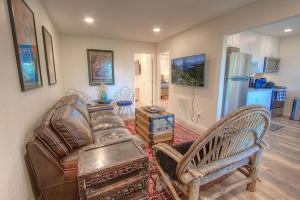 a living room with a leather couch and two chairs at Awesome Dawson condo in Stateline