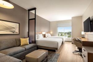 Postel nebo postele na pokoji v ubytování Hyatt Place Columbus Polaris