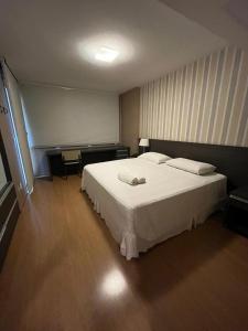 Łóżko lub łóżka w pokoju w obiekcie Hospede-se B21 Convention Flat Particular