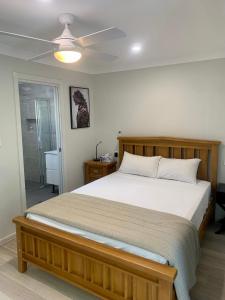 a bedroom with a bed and a ceiling fan at Singleton Valley Accommodation in Singleton