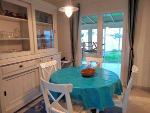 Fotografia z galérie ubytovania Maison cosy à La Chaume, jardin, véranda, 3 chambres, proche quais et piscines - FR-1-331-221 v destinácii Les Sables-dʼOlonne