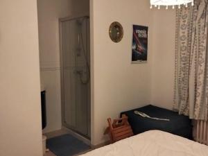 Posteľ alebo postele v izbe v ubytovaní Maison cosy à La Chaume, jardin, véranda, 3 chambres, proche quais et piscines - FR-1-331-221