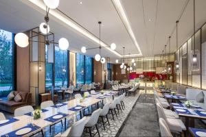En restaurant eller et spisested på Metropark Hotel Hongqiao Shanghai