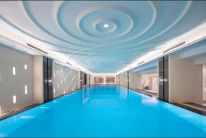 Bazén v ubytování Metropark Hotel Hongqiao Shanghai nebo v jeho okolí