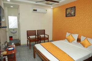 Postel nebo postele na pokoji v ubytování Redstone Hotel - Near US Consulate Nungambakkam