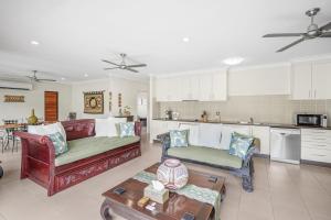 O bucătărie sau chicinetă la Belle Escapes Villa Kintamani