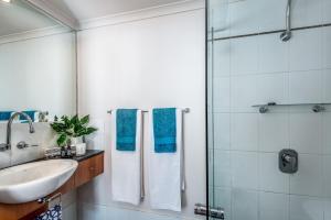 棕櫚灣的住宿－Belle Escapes Oceanview Suite 48 with Private Pool Alamanda Resort Palm Cove，相簿中的一張相片