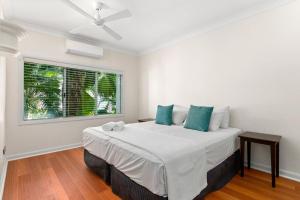 棕櫚灣的住宿－Belle Escapes Oceanview Suite 48 with Private Pool Alamanda Resort Palm Cove，相簿中的一張相片