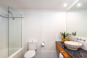 棕櫚灣的住宿－Belle Escapes Oceanview Suite 48 with Private Pool Alamanda Resort Palm Cove，相簿中的一張相片