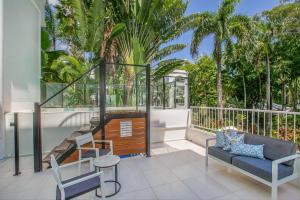 棕櫚灣的住宿－Belle Escapes Oceanview Suite 48 with Private Pool Alamanda Resort Palm Cove，相簿中的一張相片