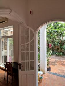 Balkón nebo terasa v ubytování Best Price Hồ Tây Villa Rooms with Garden & Pool for Long Stay