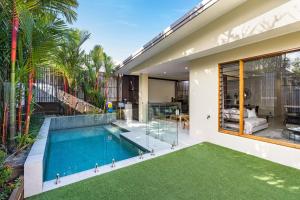 Πισίνα στο ή κοντά στο Belle Escapes Havenly Luxury Villa Palm Cove