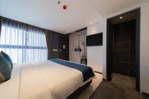 TV a/nebo společenská místnost v ubytování The Time Hotel