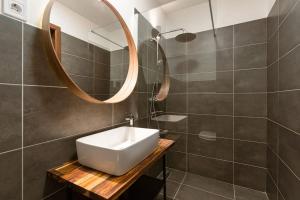 Kúpeľňa v ubytovaní Free Parking Chain Bridge Home 4ppl, 2bdrm, Wifi, Smart TV, AC