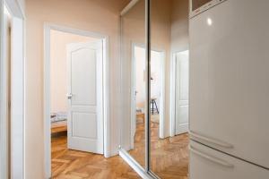 Fotografia z galérie ubytovania Free Parking Chain Bridge Home 4ppl, 2bdrm, Wifi, Smart TV, AC v Budapešti
