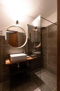 Kúpeľňa v ubytovaní Free Parking Chain Bridge Home 4ppl, 2bdrm, Wifi, Smart TV, AC