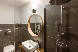 Kúpeľňa v ubytovaní Free Parking Chain Bridge Home 4ppl, 2bdrm, Wifi, Smart TV, AC