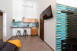 Kuchyňa alebo kuchynka v ubytovaní Free Parking Chain Bridge Home 4ppl, 2bdrm, Wifi, Smart TV, AC
