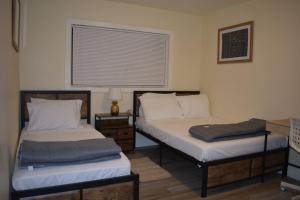 Ένα ή περισσότερα κρεβάτια σε δωμάτιο στο Charming private guest Suite near Disney/Beach