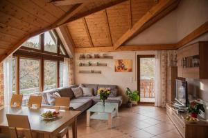 a living room with a couch and a table at Ferienwohnung Ebert in Steinwiesen