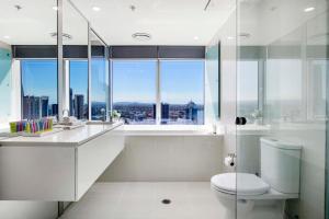 Koupelna v ubytování Q Tower at Surfers Paradise - Self Contained & Privately Managed - Wow Stay