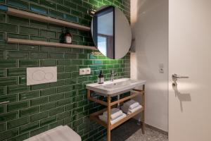 Koupelna v ubytování Livingreen Residences + 31 fotografií