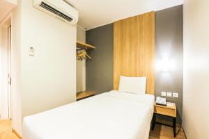 Postel nebo postele na pokoji v ubytování Hotel Citradream Bandung