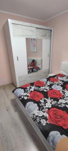 Postel nebo postele na pokoji v ubytování Luxury and stylish apartmen, metro station Obelya