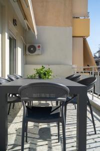 Balkón alebo terasa v ubytovaní Deluxe 4 Bedrooms Apartment in Athens Center