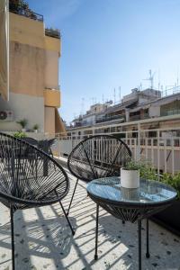Balkón alebo terasa v ubytovaní Deluxe 4 Bedrooms Apartment in Athens Center