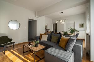 Posedenie v ubytovaní Deluxe 4 Bedrooms Apartment in Athens Center
