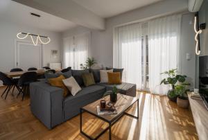 Posedenie v ubytovaní Deluxe 4 Bedrooms Apartment in Athens Center