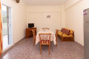 a small dining room with a table and chairs at vicky guesthouse in Stavros