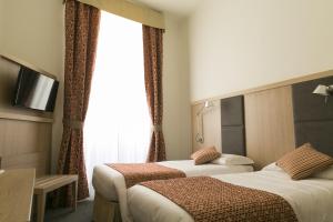 Postel nebo postele na pokoji v ubytování Hotel Casa Valdese Roma