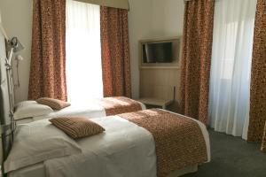 Postel nebo postele na pokoji v ubytování Hotel Casa Valdese Roma