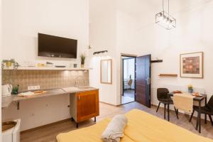 A television and/or entertainment centre at BrandNewChainBridgeHome for 2-FastWiFi/AC/SmartTV