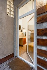 A kitchen or kitchenette at BrandNewChainBridgeHome for 2-FastWiFi/AC/SmartTV