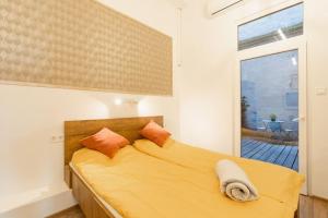 A bed or beds in a room at BrandNewChainBridgeHome for 2-FastWiFi/AC/SmartTV