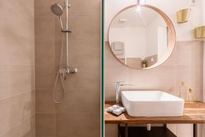 A bathroom at BrandNewChainBridgeHome for 2-FastWiFi/AC/SmartTV