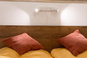 A bed or beds in a room at BrandNewChainBridgeHome for 2-FastWiFi/AC/SmartTV