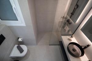 Kúpeľňa v ubytovaní Deluxe 4 Bedrooms Apartment in Athens Center
