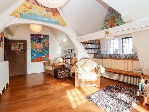 a living room with aamed ceilings and wooden floors at Wick Court Farm in Gloucester