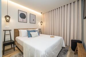 Giường trong phòng chung tại Machim D Arfet House by Homie