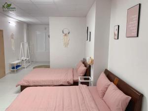 Postel nebo postele na pokoji v ubytování Vgreen Home